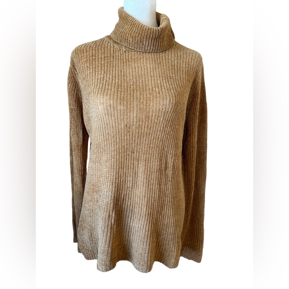 Brooks Brothers women’s sweater. Medium. Excellent condition.